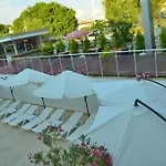 Dickman Elite Hotel Side